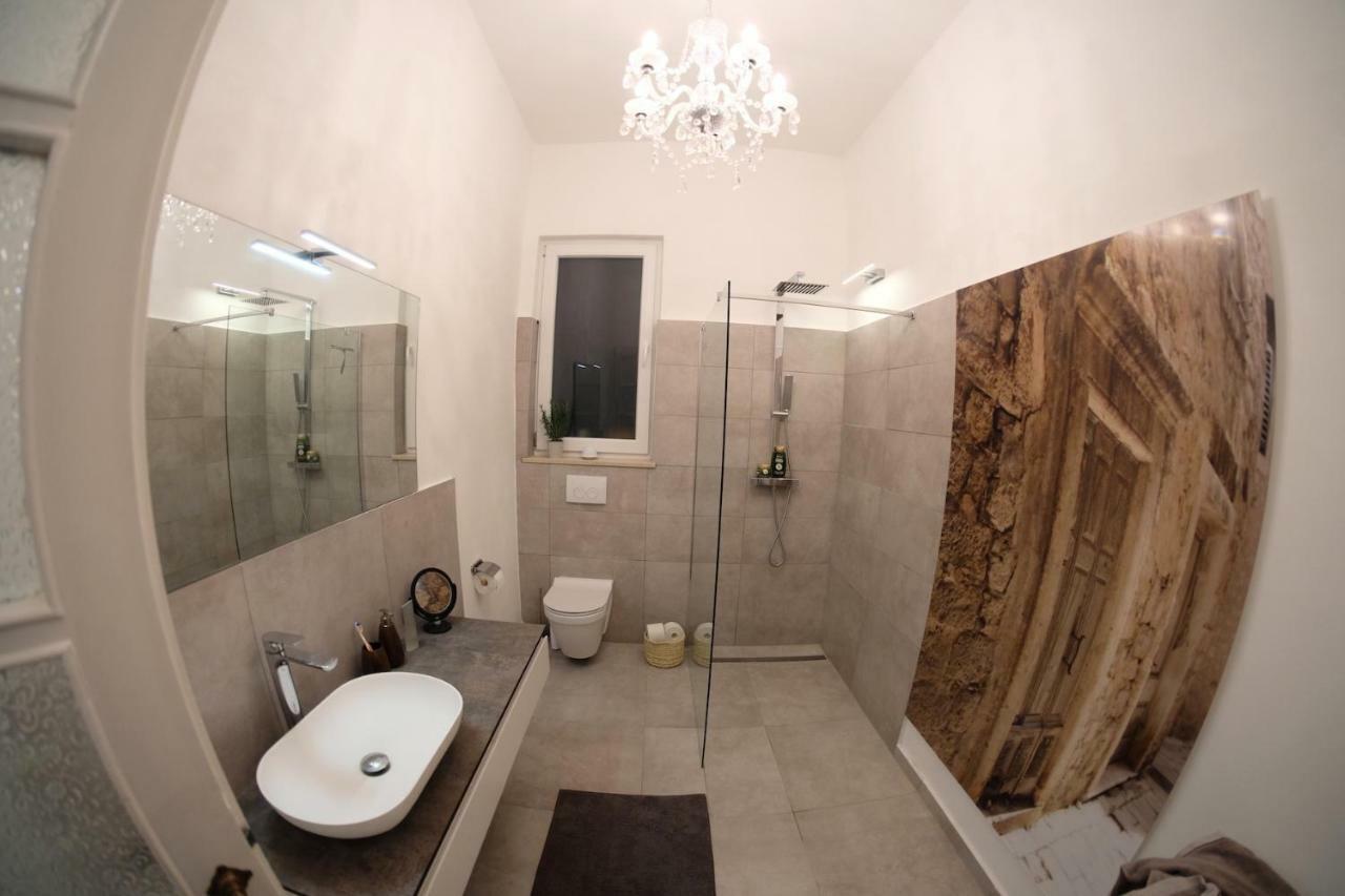 Luxury Old Town Apartment Pula Exteriör bild